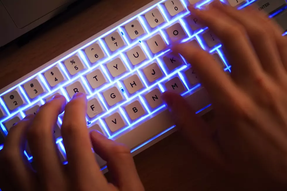A Minnesota Mom Paid Her Son To Stay Off Social Media Until He Turned 18